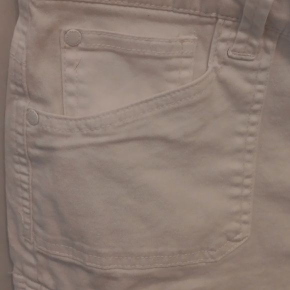 Gloria Vanderbilt White Women's Bermudas - Picture 2 of 4